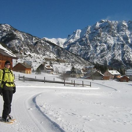 Le Barlèt:2/3 pers Hameau des Chazals Nevache Hautes Alpes Buitenkant foto